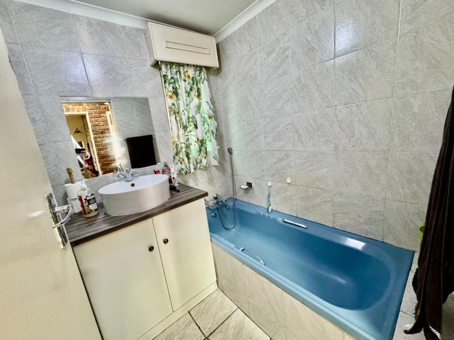 3 Bedroom Property for Sale in Mooivallei Park North West